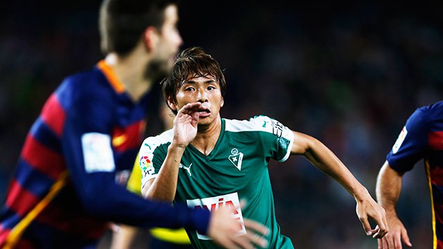 憧れの地カンプノウに立った乾貴士 痛感した 無力感と目指すべき場所 2 2 リーガ エスパニョーラ Number Web ナンバー