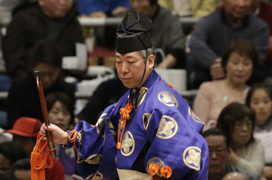 「大相撲の行司さんを目指したきっかけは?」「どうすればなれる?」現役の行司さんに聞いてみた<Number Web> photograph by Jiji Press