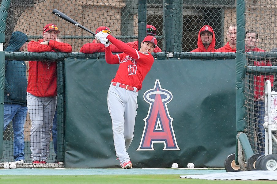 MLBで100年ぶりの偉業を追う……。二刀流・大谷翔平、衝撃の打撃練習。<Number Web> photograph by AFLO