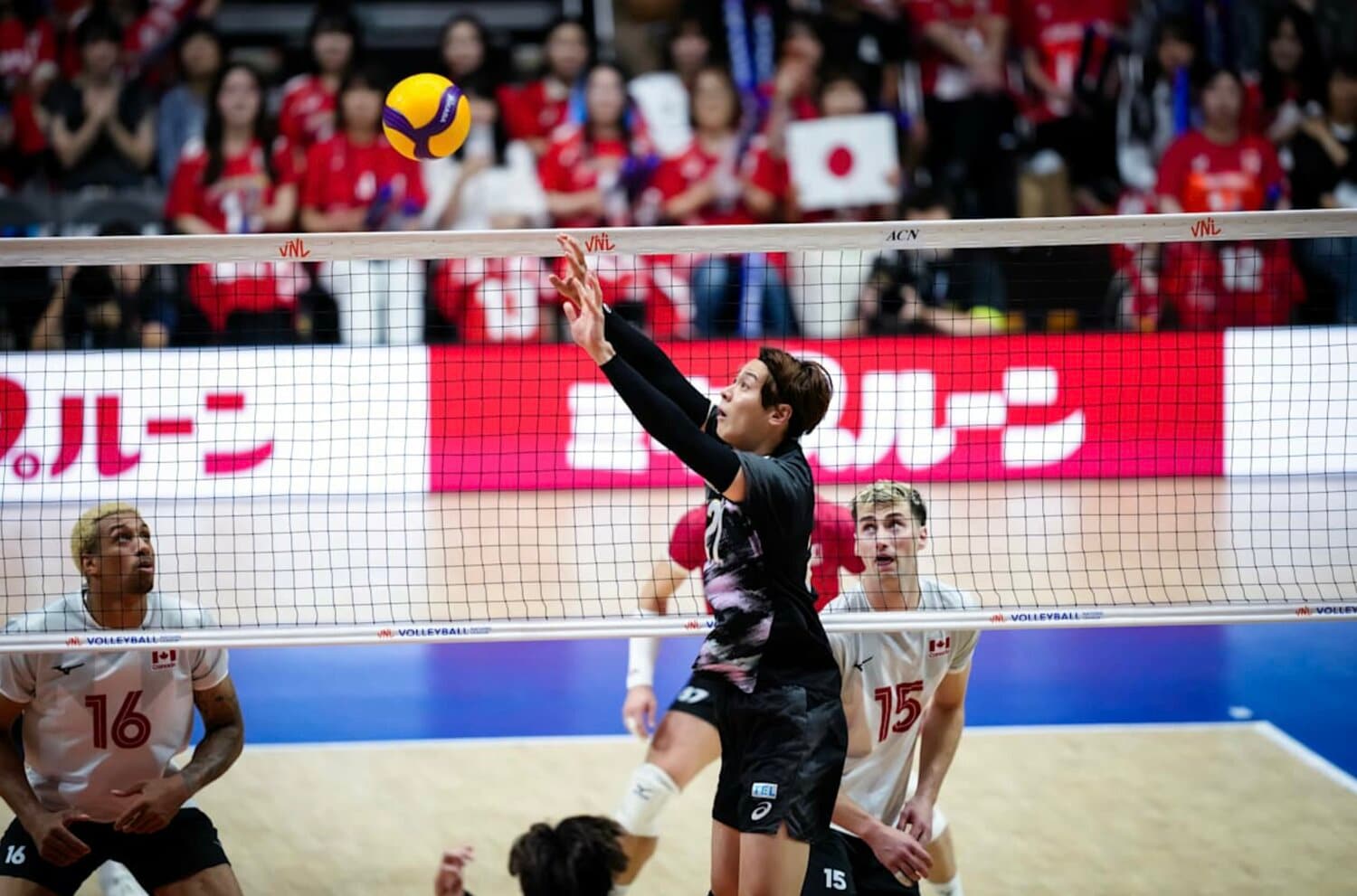 カナダ戦の逆転勝ちに貢献した長身セッター永露元稀　©︎Volleyball World
