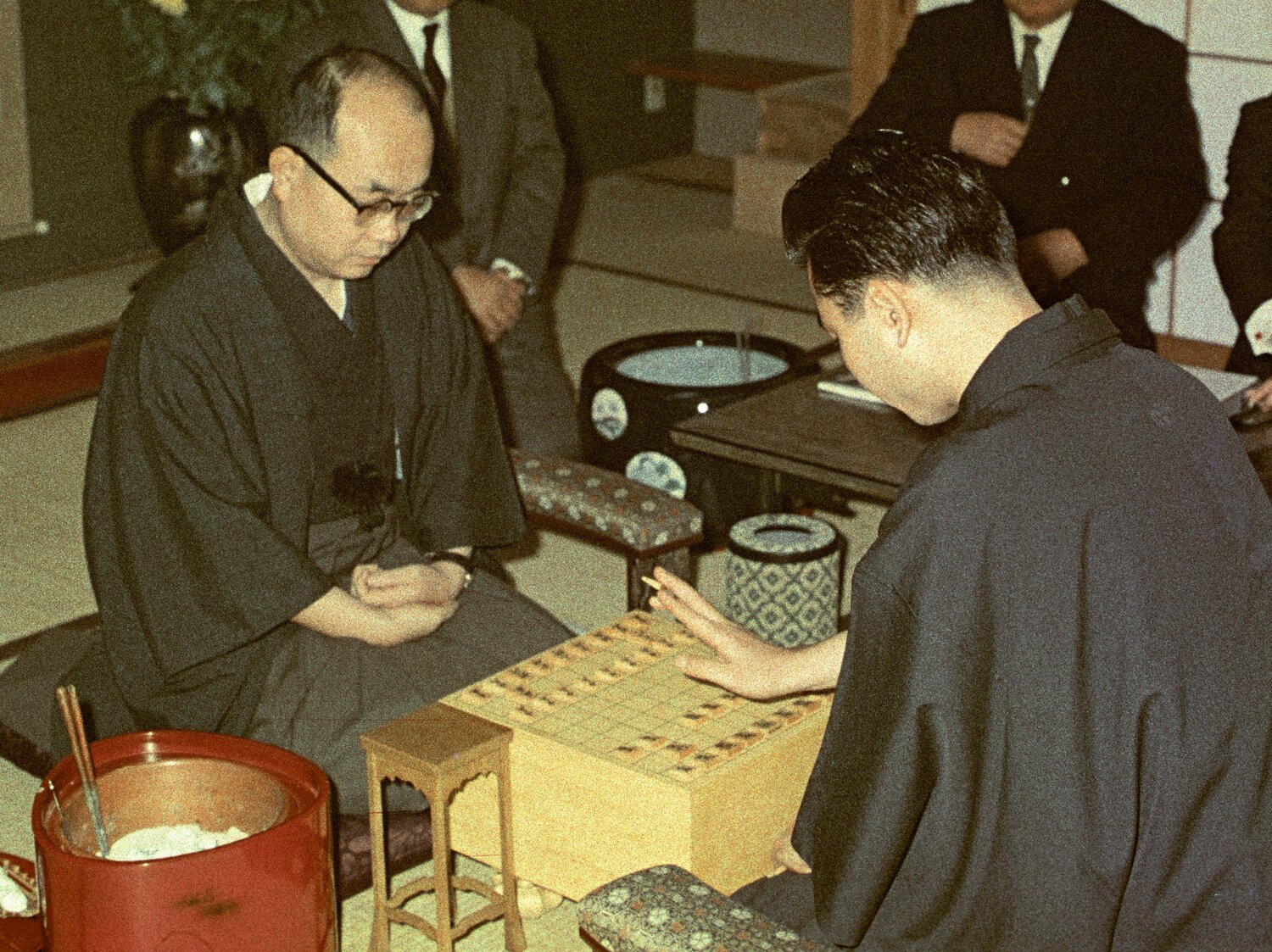 1967年1月、王将戦での大山－加藤　©Kyodo News