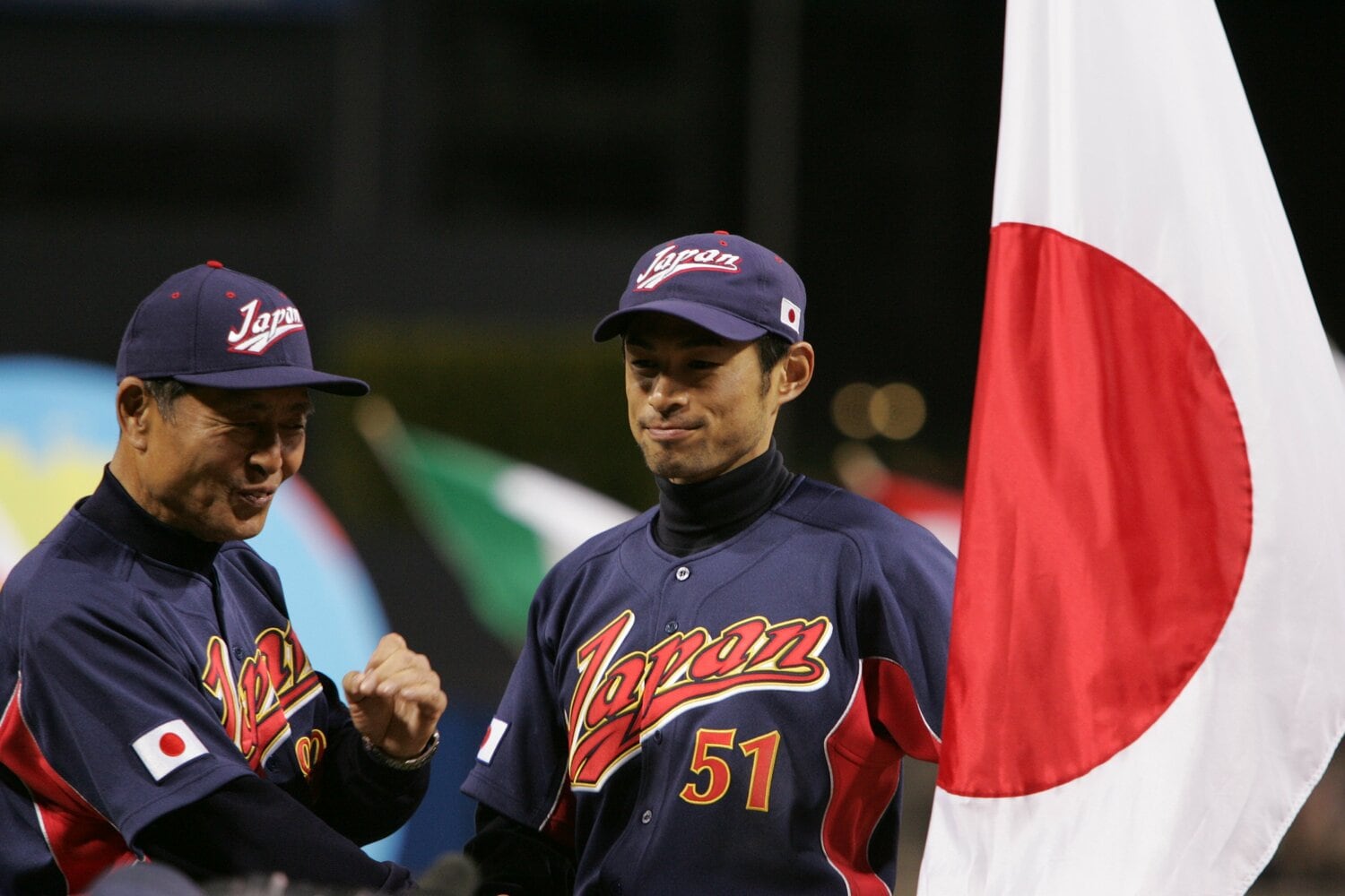 2006年の第1回WBCで世界一となり、王監督と握手をかわすイチロー ©︎Naoya Sanuki