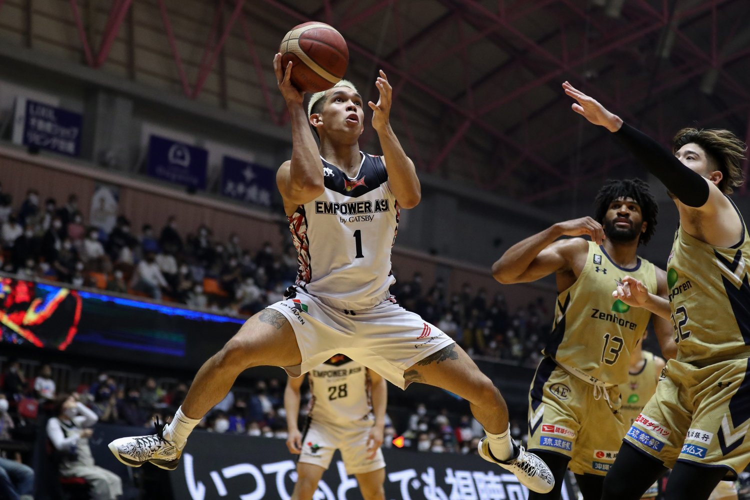 昨年6月に三遠と選手契約を締結、11月7日の島根戦でBリーグデビューしたラベナ。今シーズンは4月8日時点で1試合平均8.5得点、1.6アシストをマーク　©B.LEAGUE