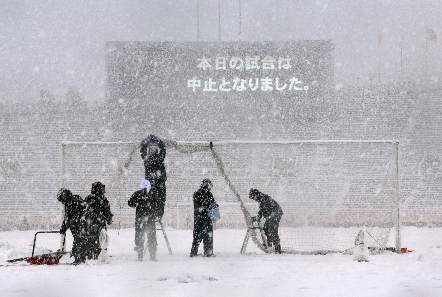 大雪で順延となった第91回決勝　©JIJI PRESS