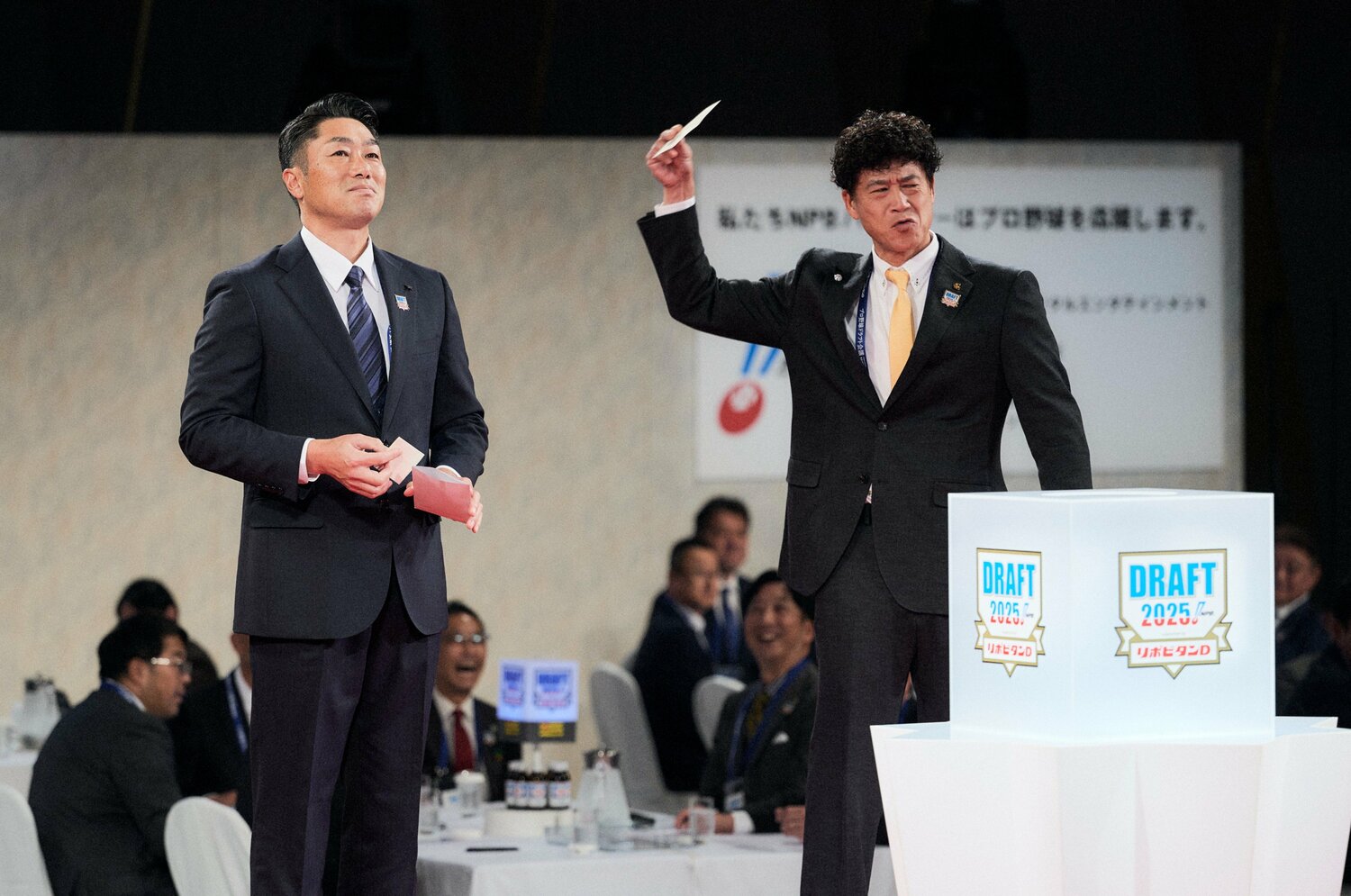 実は「12球団、指名はOKだった」…ドラフト佐々木麟太郎“1巡目競合指名”はなぜ起きた？ 現場でわかったソフトバンク・DeNAの「思惑」とは＜Number Web＞ photograph by Yuki Suenaga