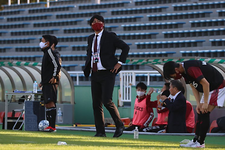 指揮を執る外池監督©Waseda Sports