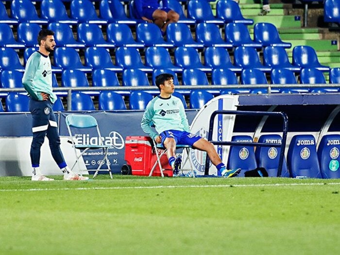 久保建英の信頼はヘタフェで低いのか “今季3度目のレアル戦”で出番なし、モドリッチを見つめる表情は…【激写】＜Number Web＞ photograph by Daisuke Nakashima