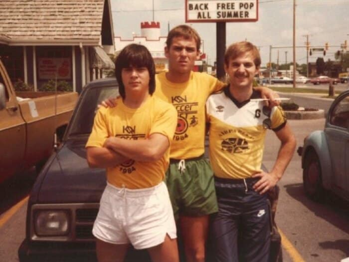 川平慈英16歳 “国立ピッチ乱入→マラドーナ抱きつき伝説“がまるでドラマ「目が合った瞬間に…」60歳の野望はネトフリで世界進出？＜Number Web＞ photograph by Jay Kabira