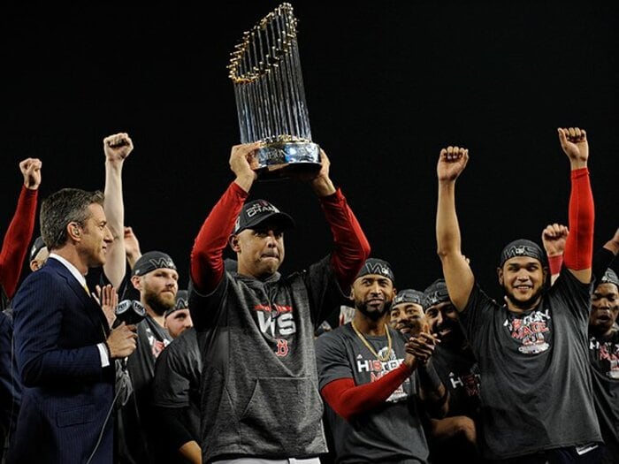 コーラの頭脳と勝利への総力戦。レッドソックス圧勝劇の舞台裏。＜Number Web＞ photograph by AFLO