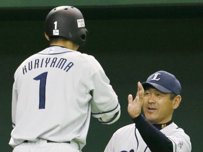 栗山巧へ「ライオンズをよろしくお願いします」元監督が振り返る2000安打に至る道「サインはいつも“好きなように打て”」「引っ張り禁止令の舞台裏」＜Number Web＞ photograph by JIJI PRESS