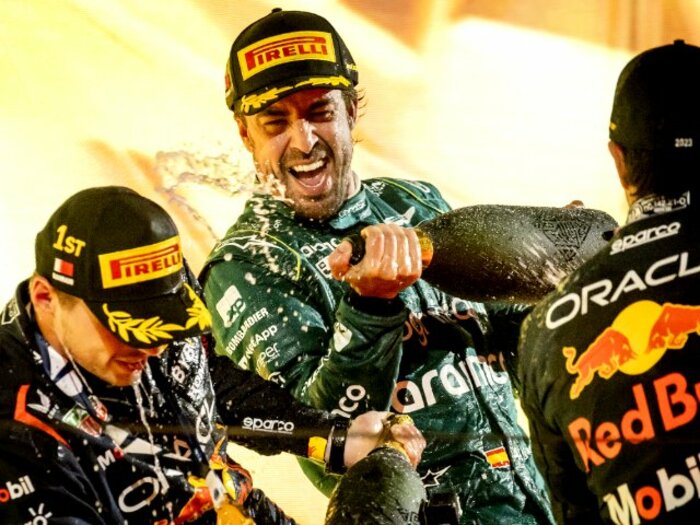 「20シーズンの経験はメリットでしかない」F1現役最年長アロンソが開幕戦3位表彰台、41歳が見せた老獪な駆け引きとは＜Number Web＞ photograph by Getty Images