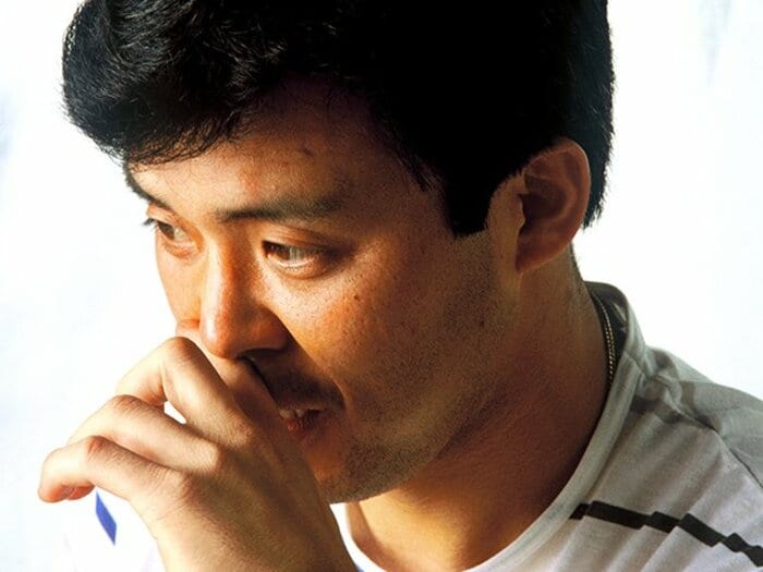 「なぜルーキー岡田彰布を使わないんだ」球団社長が介入…“阪神タイガース暗黒時代”原点は名外国人監督への「カミソリ入り手紙」事件だった＜Number Web＞ photograph by Sports Graphic Number