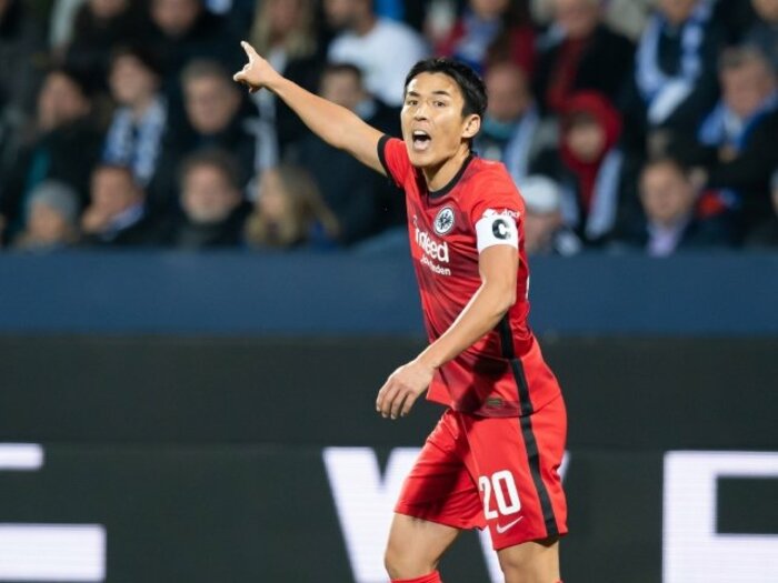 指揮官が賞賛する鎌田大地の「インテリジェンス」と長谷部誠の“ベテランらしさ”　苦しむフランクフルトで2人の評価が再上昇中＜Number Web＞ photograph by Getty Images