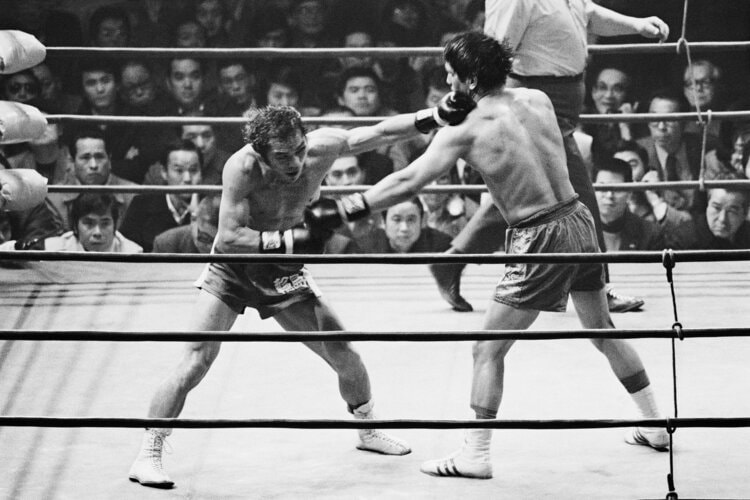 ボクシングプログラム　柳済斗vs輪島功一　世界Ｊミドルタイトルマッチ　＂炎の男” 輪島功一 VS 柳済斗 （1975・6年） - YouTube