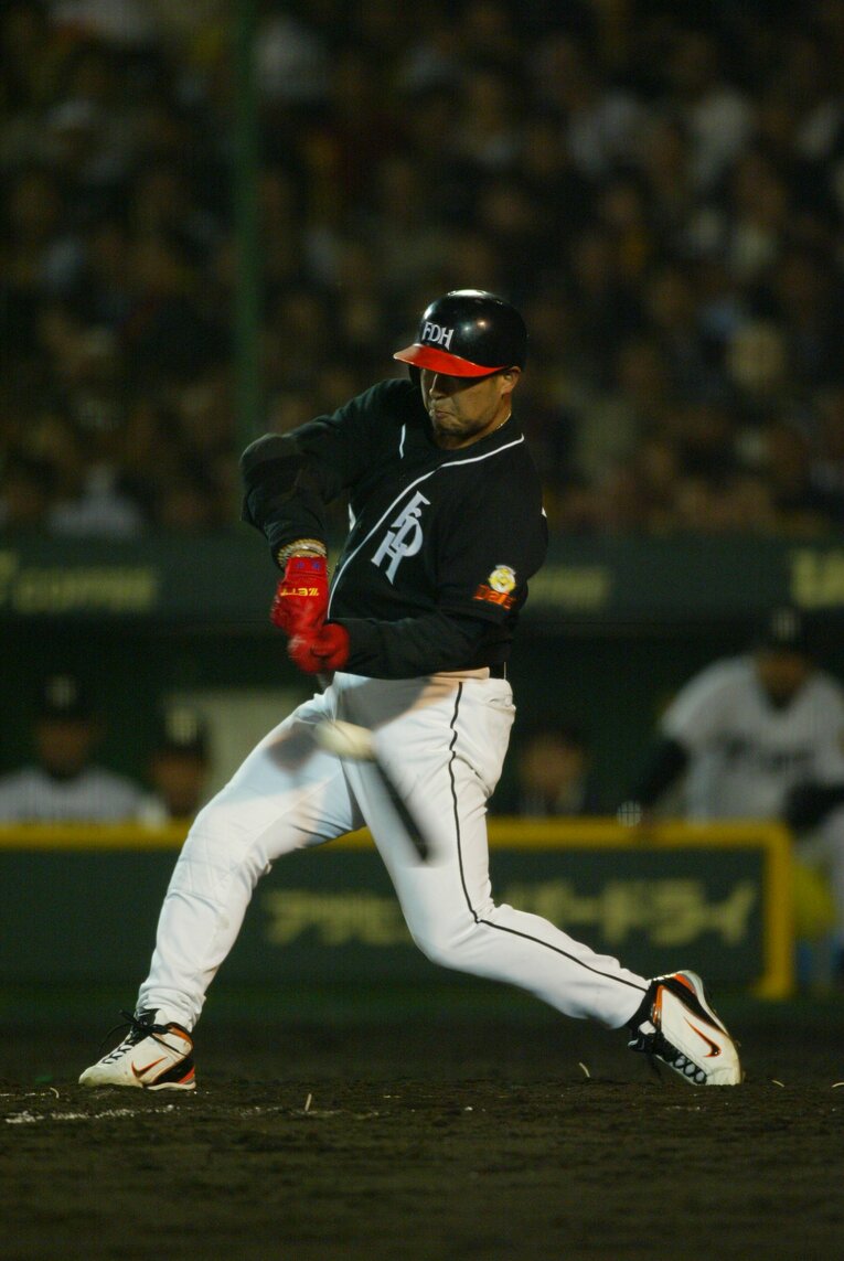 2004年の三冠王・松中信彦　©BUNGEISHUNJU