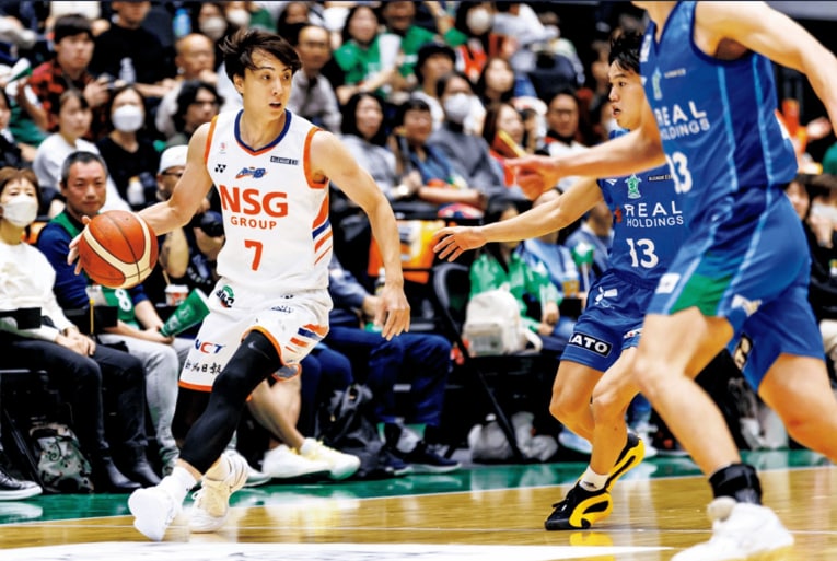 五十嵐圭（いがらし・けい）／1980年5月7日生、新潟県出身。2003年に日立に加入。'06年日本代表として世界選手権に出場。その後、トヨタ自動車、三菱電機を経て、'16年のBリーグ開幕と同時に新潟に。'21-'22シーズンに群馬へ移籍し、今季4季ぶりに古巣・新潟へ復帰した。180cm、73kg　©Kiichi Matsumoto