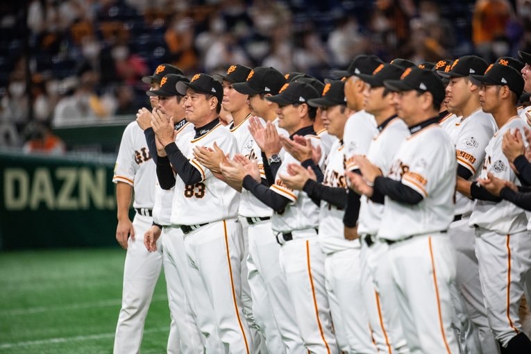 亀井の引退セレモニーを見守る原監督たち　©Nanae Suzuki