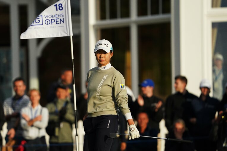 最終18番、優勝に届かないことがわかるもしっかりパーパットを沈めた渋野日向子　©︎Shizuka Minami