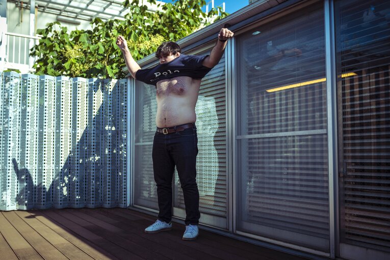 鍛え上げた体を見せるウルフアロン　©︎Takuya Sugiyama