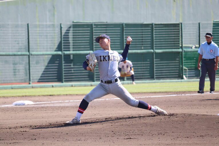 急成長を見せる1年生サウスポーの井須　©Genki Takguchi