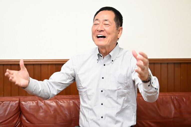 「♪ロ～～ラ～、なんちゃってな！」美声を披露するキヨシ　©Keiji Ishikawa