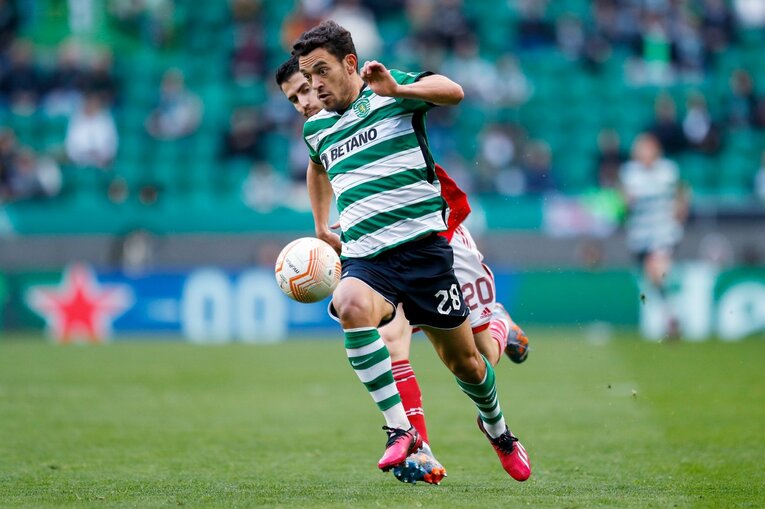 「モリタ、モリタ」とポルトガル地元カメラマン称賛…冨安健洋vs守田英正が「試合後にユニ交換」“EL日本人対決”を撮った(8)