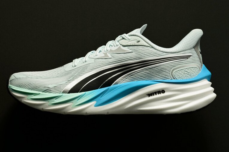 PUMA ヴェロシティ ニトロ4／今回のアップデートにより、ミッドソール全面にNITRO FOAM（ニトロフォーム）を採用。安定性を保ちながらも反発性の高さが際立つ一足となった。アウトソールには耐久性に優れたPUMAGRIP（プーマグリップ）を使用。プーマ自身も最大800kmの走行が可能だと謳っている。16,500円（税込）／2025年7月17日発売