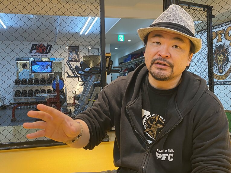 インタビューに応じた山本喧一　©Gantz Horie