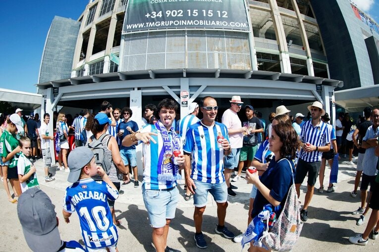 「久保建英が信頼され始めた」証拠かも…ソシエダサポの「Take,Take」に日本人カメラマンが感じた“海外組あるある”とは(3)