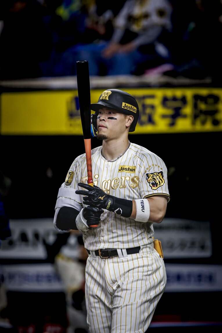 交流戦を終え、セ・リーグの三冠王を走る阪神の佐藤　©Kiichi Matsumoto