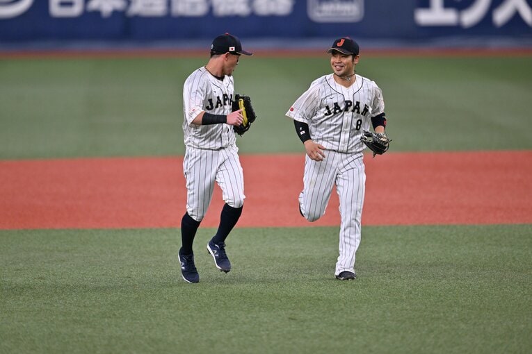 ヌートバーと近藤、外野では“お隣さん”　©Naoya Sanuki