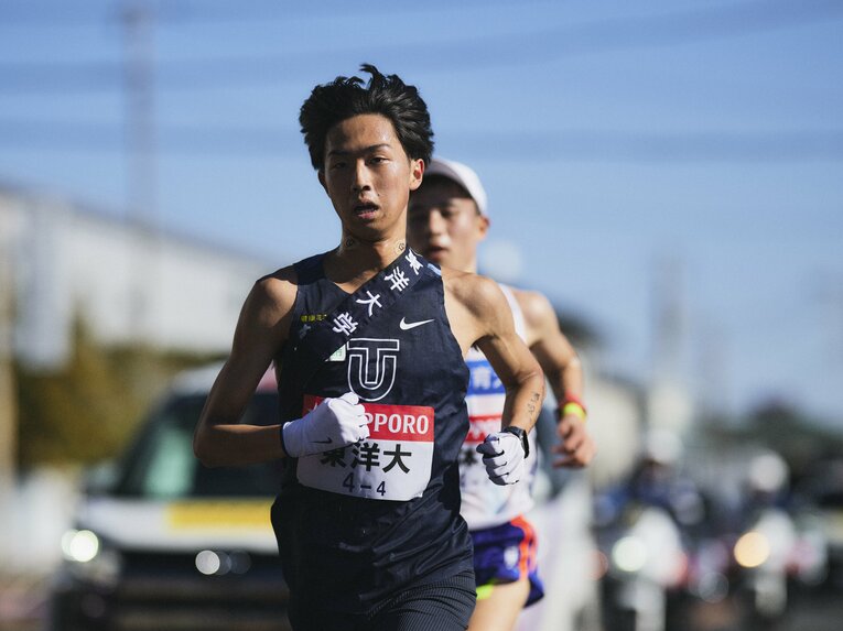 【2025箱根駅伝】東洋大の4区で区間3位と好走をみせた岸本遼太郎（3年）。来季は鉄紺のエースになることが期待される　©Yuki Suenaga