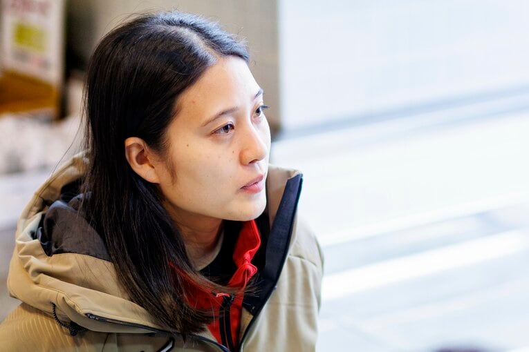 亡き母からは「よく怒られた」と苦笑する丸山　©Kiichi Matsumoto