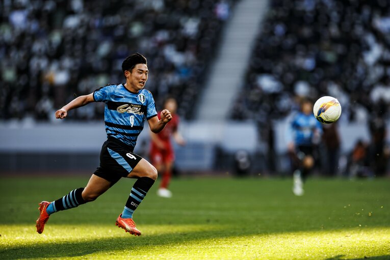 決勝戦でもオウンゴールを誘発させた岡山学芸館FW今井拓人　©︎Kiichi Matsumoto