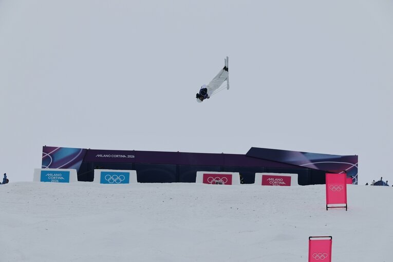 堀島の滑りを連続写真で　©Kaoru Watanabe/JMPA