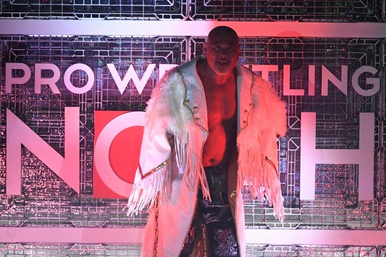 2020年8月10日、人工関節設置手術後初のシングル戦の入場シーン