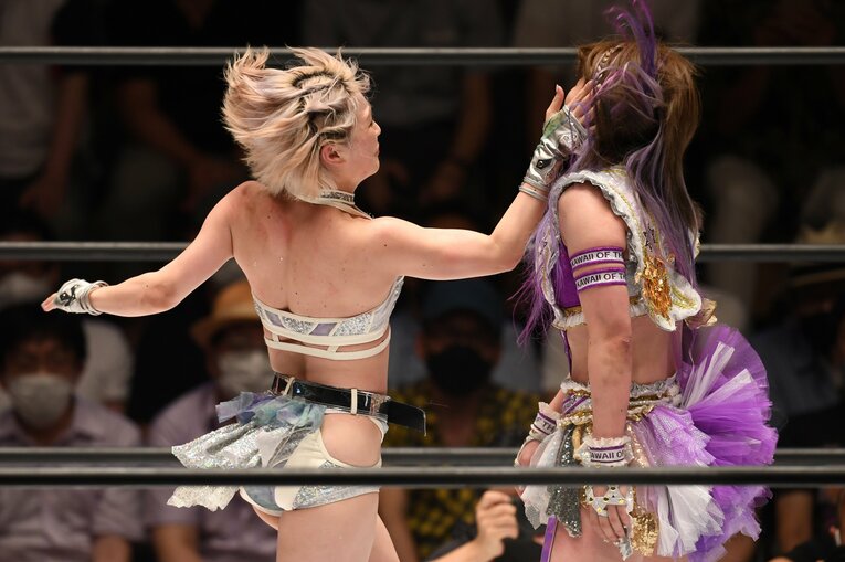 中野たむに強烈な張り手を見舞うなつぽい