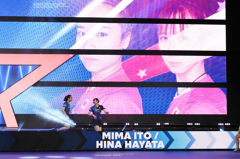 ペア復活を喜んだ伊藤美誠と早田ひな　©Itaru Chiba