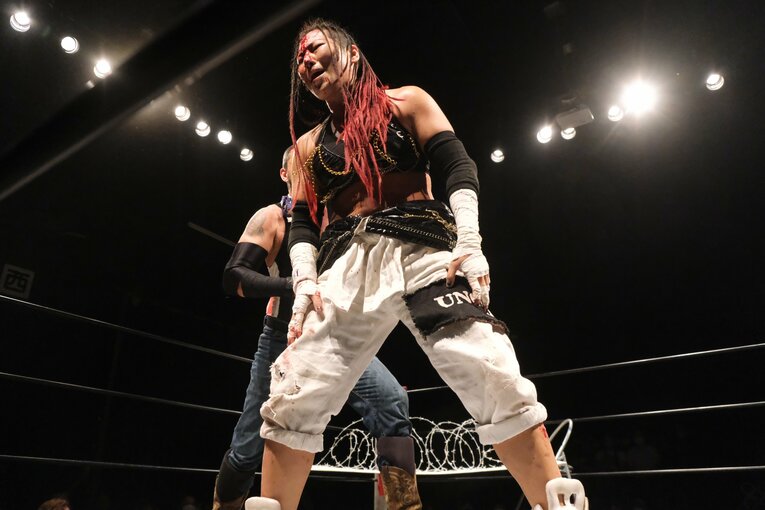 元パティシエが蛍光灯で殴り合い…“デスマッチアマゾネス”山下りなの媚びない魅力「犯罪以外なら何してもいい」 米国で男子相手に王座獲得(79)