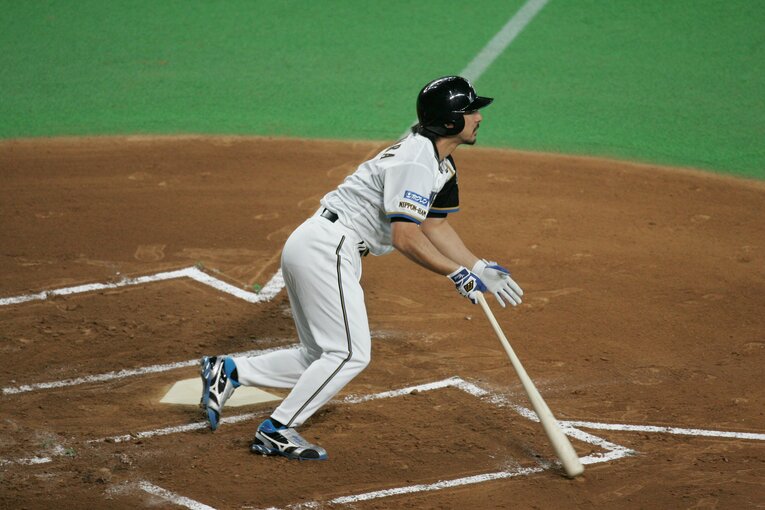 日本ハム・小笠原道大のフルスイング（4枚目／全4枚）©Hideki Sugiyama