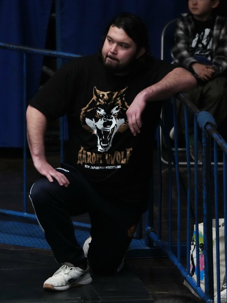 セコンドのウルフアロン。12月22日、後楽園ホール　©Essei Hara