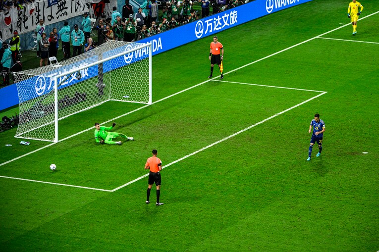 吉田麻也のPK（4枚目／全7枚）©Takuya Sugiyama/JMPA