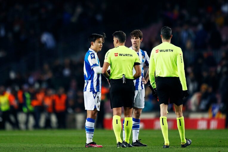 「クボのことは知ってるよ」バルササポに久保建英が笑顔で… 放送なしが惜しい「名手ブスケッツが声を荒げた」鮮烈プレー〈現地撮影〉(34)