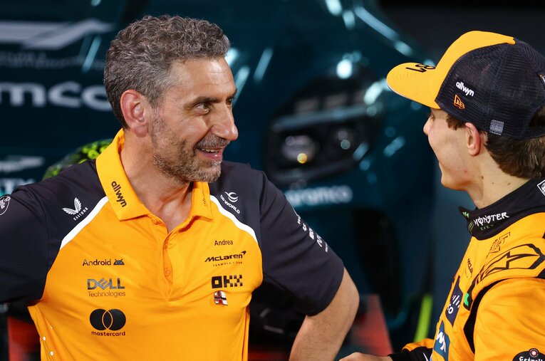 マクラーレンをコンストラクターズ2連覇に導いたステラ。左胸にはいつもジル・ド・フェランのピンズがついている ／ photograph by McLaren Racing