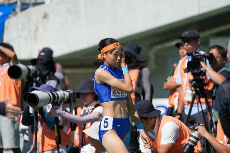 向かい風の影響もありベスト記録にも届かず、悔し涙を流した井上 ©Satoshi Wada