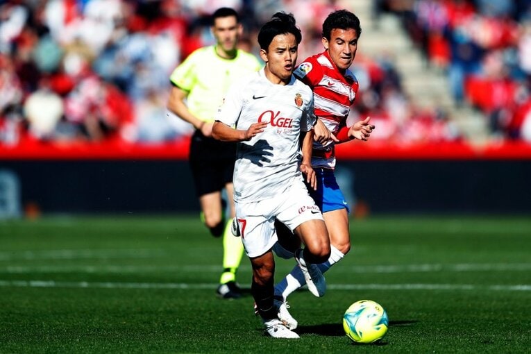 久保建英vsバルサがW杯イヤーのリーガ初戦… 年末の試合で見た「タケの身体の進化」と新星たちの奮起〈撮影者の視点〉(42)