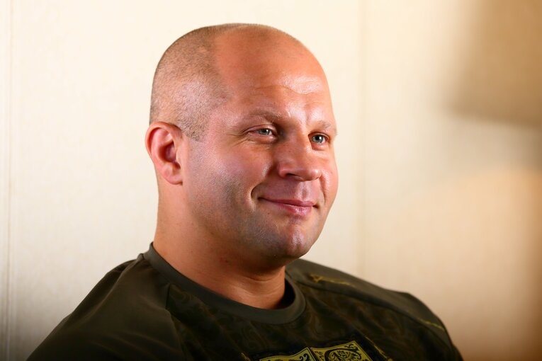 穏やかな表情でインタビューに応じるヒョードル