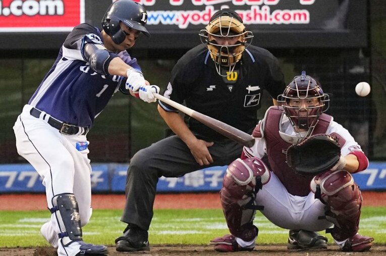 9月4日の楽天戦にて、通算2000安打を達成した埼玉西武ライオンズの栗山巧 ／ photograph by KYODO
