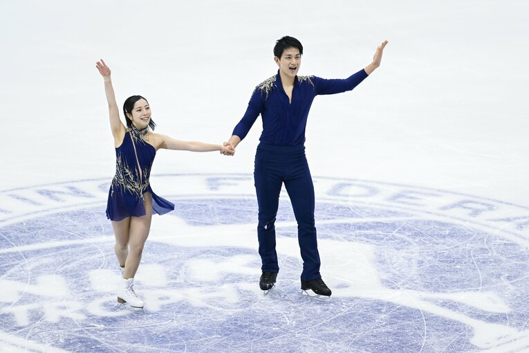 2022年NHK杯、ショートで“りくりゅう”ペアとしてのベストスコアを叩き出した2人　©Asami Enomoto