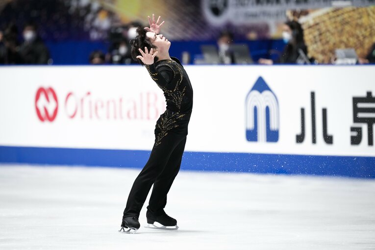 NHK杯フリーで演技を行う宇野昌磨